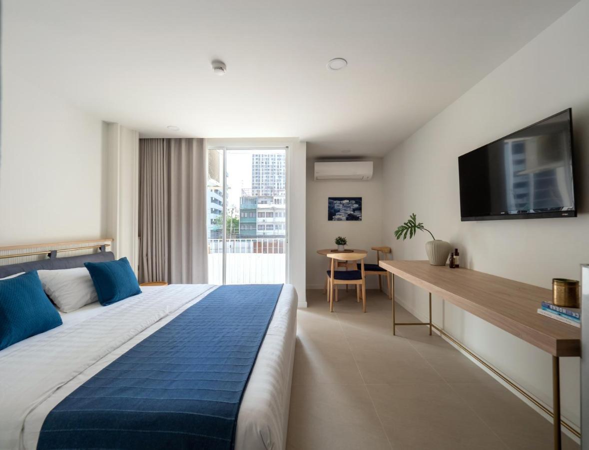 Blu 395 Apartment Bangkok Bagian luar foto