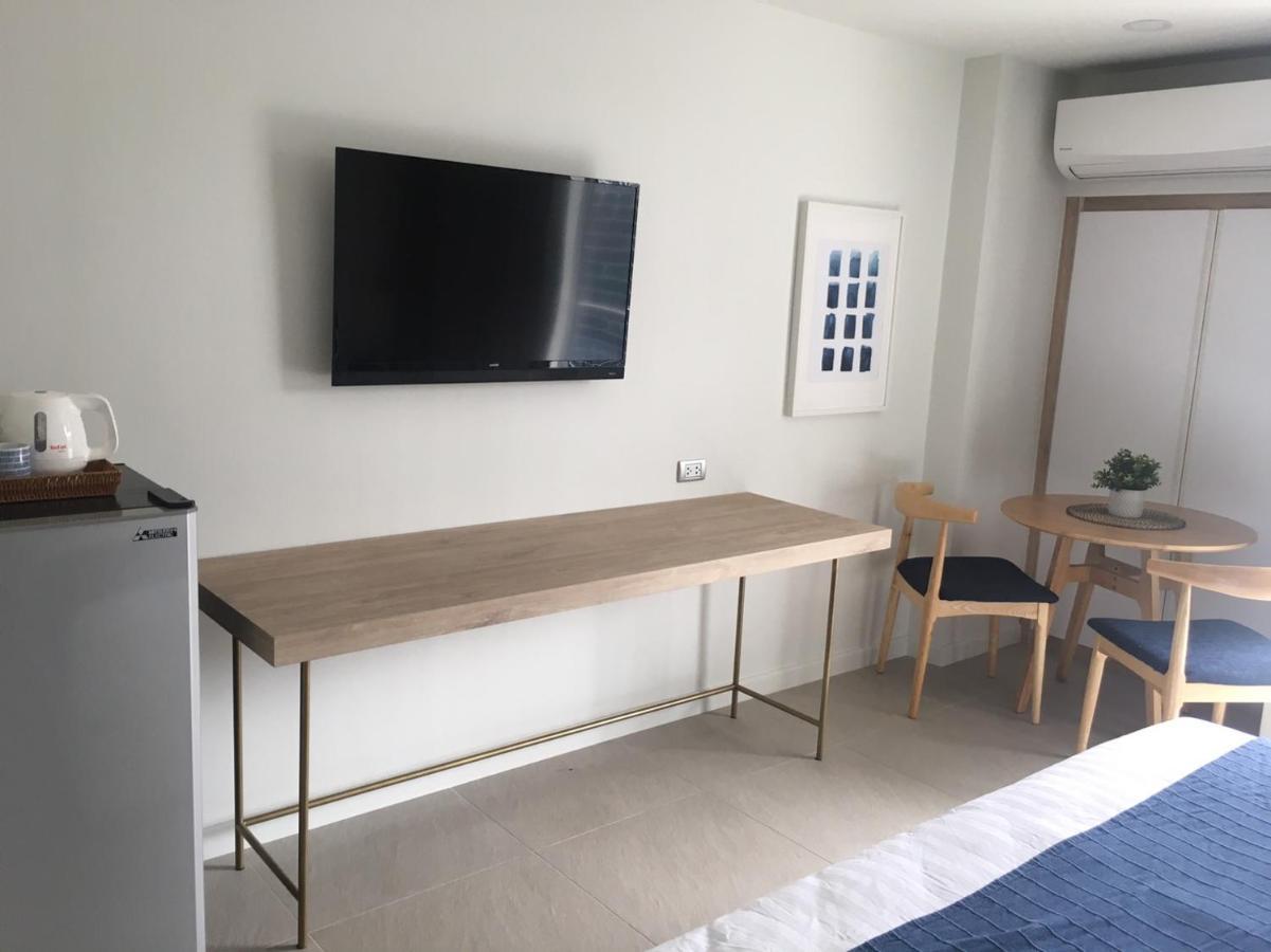 Blu 395 Apartment Bangkok Bagian luar foto