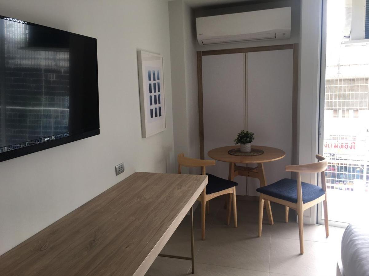 Blu 395 Apartment Bangkok Bagian luar foto
