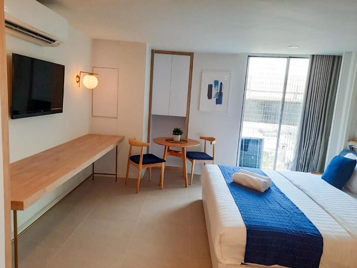 Blu 395 Apartment Bangkok Bagian luar foto