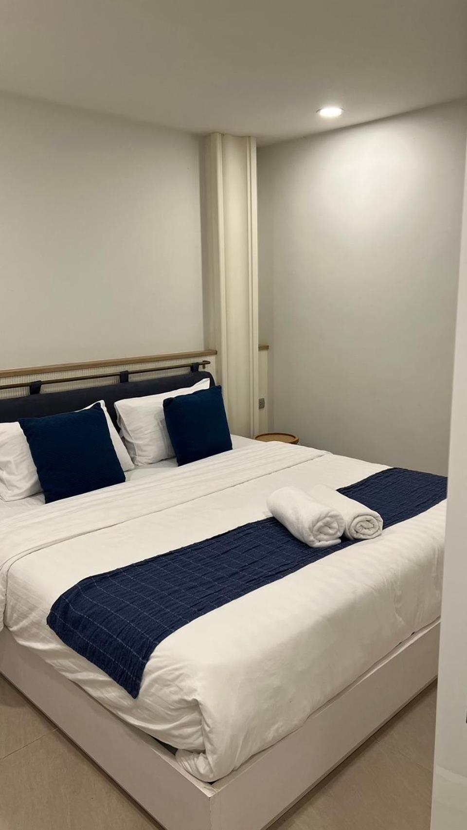 Blu 395 Apartment Bangkok Bagian luar foto