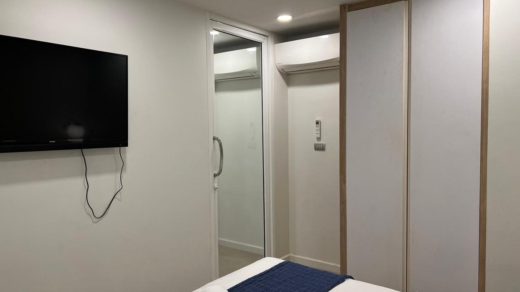 Blu 395 Apartment Bangkok Bagian luar foto